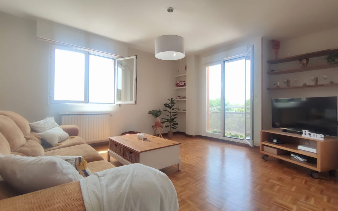 Se vende piso de 3 habitaciones 2 baños garaje trastero derecho de superficie. Intxaurrondo, Donostia. mimo asesores inmobiliarios Donosti. www.inmomimo.com